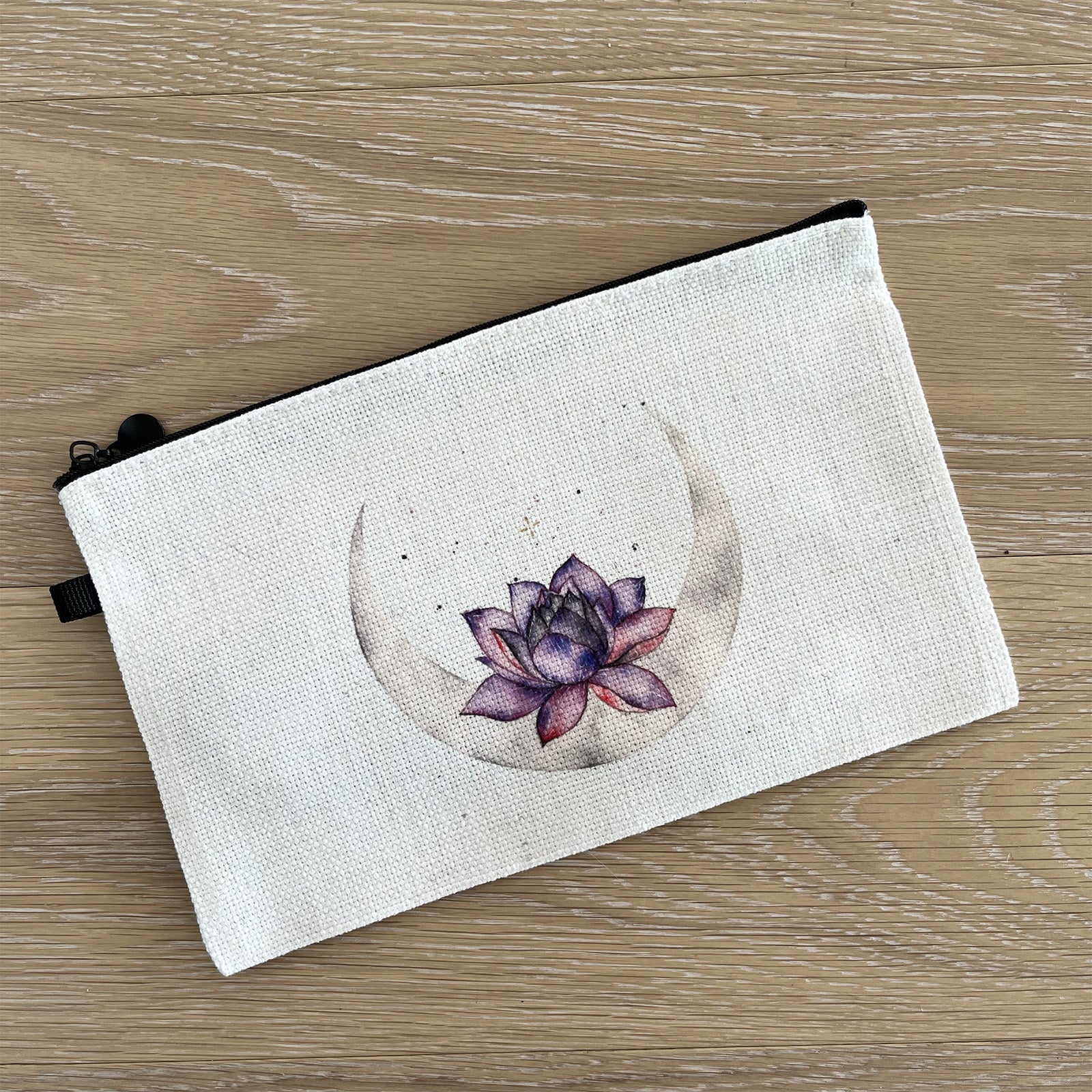 soquarelle - illustration - aquarelle – boutique en ligne - floral - Suisse - illustratrice - botanique - fleurs - nature - lotus – lune - pochette tissu